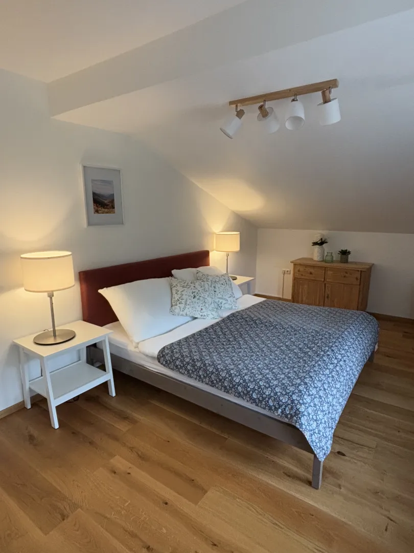 Front bedroom with mountain views